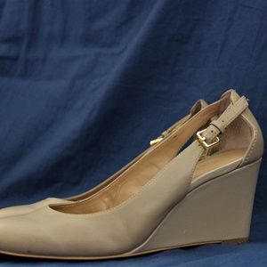 Kelly & Katie Astivia Pump